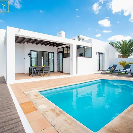 Orcades Close To Town Center Pool & A/c Villa Playa Blanca (Lanzarote)