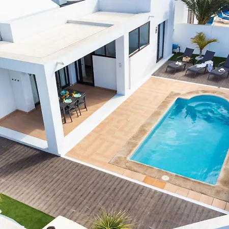 Orcades Close To Town Center Pool & A/c * Playa Blanca (Lanzarote)