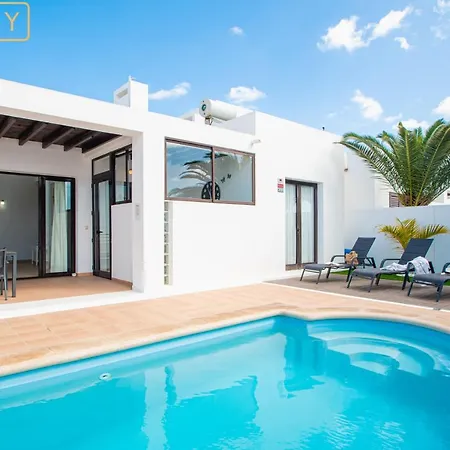 Orcades Close To Town Center Pool & A/c Villa Playa Blanca (Lanzarote)