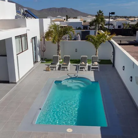 Orcades Close To Town Center Pool & A/c Villa