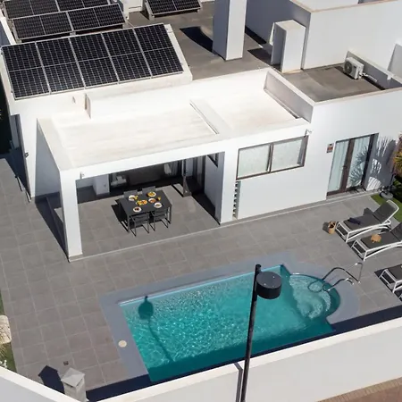 Orcades Close To Town Center Pool & A/c Villa *