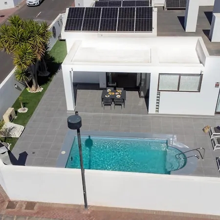 Orcades Close To Town Center Pool & A/c Villa Playa Blanca (Lanzarote)
