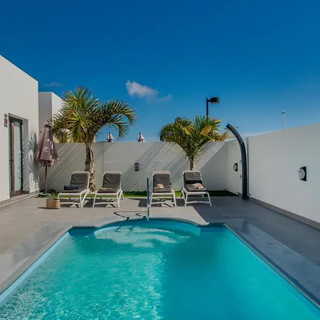 Orcades Close To Town Center Pool & A/c Villa