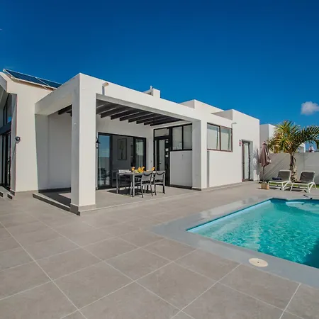 Orcades Close To Town Center Pool & A/c Playa Blanca (Lanzarote)
