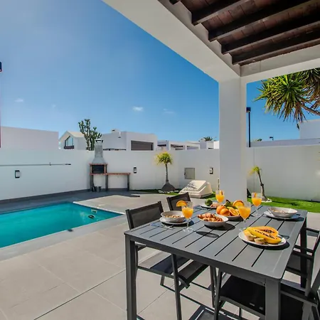 Villa Orcades Close To Town Center Pool & A/c Playa Blanca (Lanzarote)