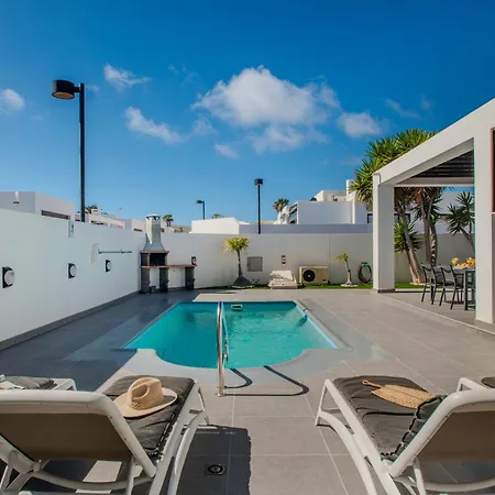 Orcades Close To Town Center Pool & A/c Villa