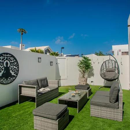 Orcades Close To Town Center Pool & A/c Villa Playa Blanca (Lanzarote)